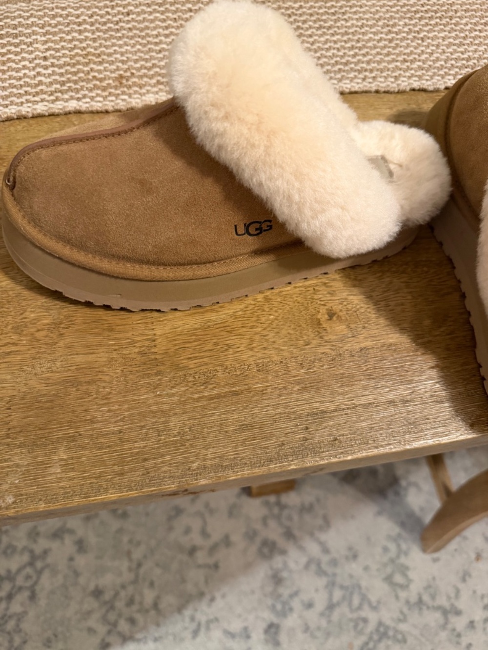 UGG - Picture 3 of 6
